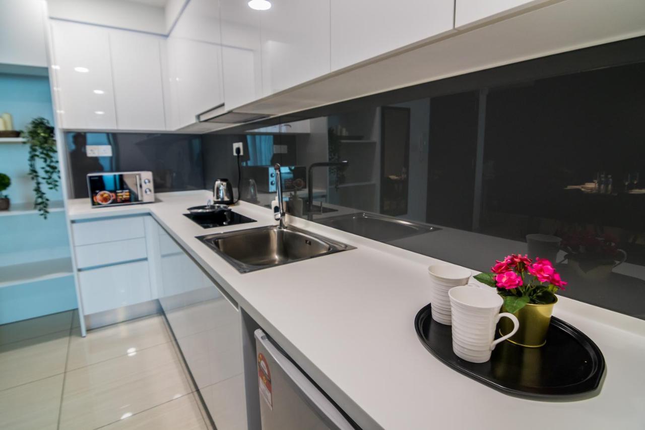 Almas Suites By Subhome Nusajaya  Exterior photo